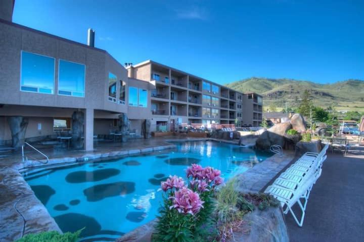 Grandview Lake Chelan- Waterfront View, Pool, Hot Tub, Golf, 1 Min To Downtown Ngoại thất bức ảnh