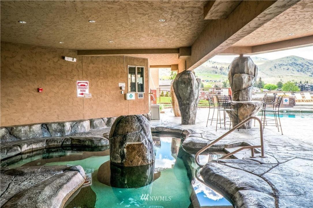 Grandview Lake Chelan- Waterfront View, Pool, Hot Tub, Golf, 1 Min To Downtown Ngoại thất bức ảnh